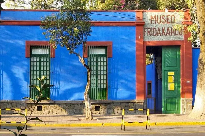 Kayaking Xochimilco & Frida Kahlo Canals Tour